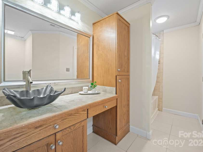 172 Valleybrook Drive, Denver, NC 28037.  MLS# CAR4328876, YatesRealty ID 33780. 