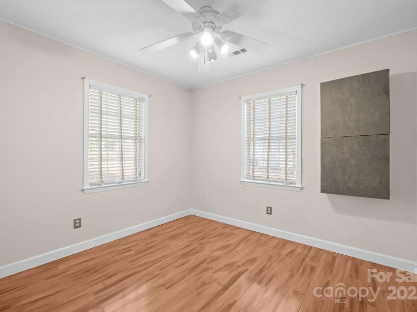 172 Valleybrook Drive, Denver, NC 28037.  MLS# CAR4328876, YatesRealty ID 33780. 