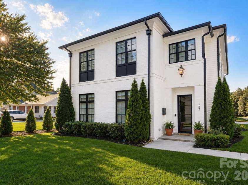 187 Canterbury Road, Charlotte, NC 28211.  MLS# CAR4375412, YatesRealty ID 33781. 