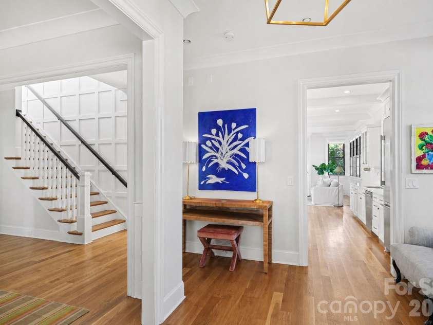 187 Canterbury Road, Charlotte, NC 28211.  MLS# CAR4375412, YatesRealty ID 33781. 