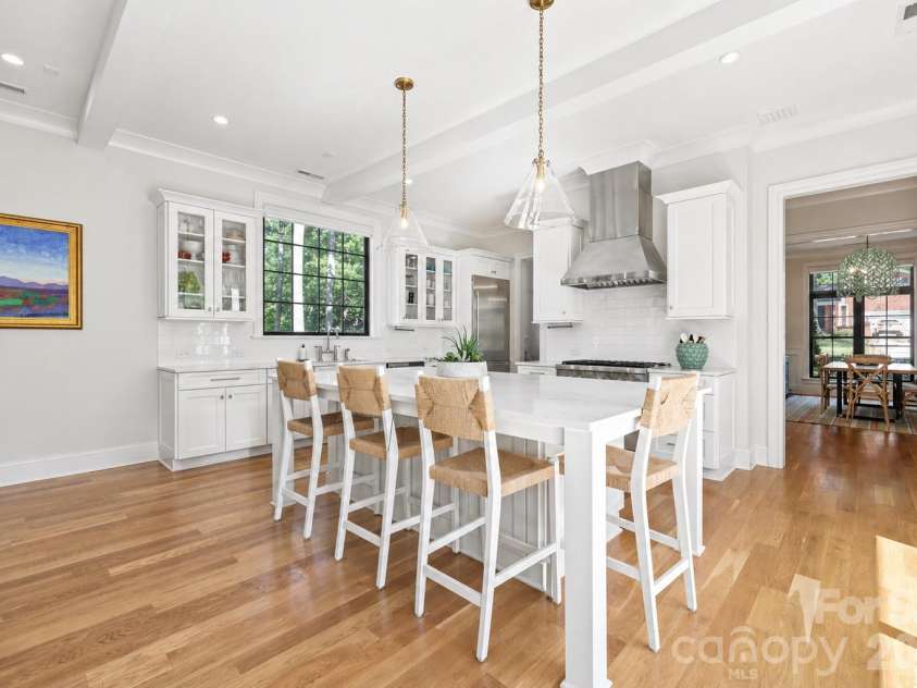 187 Canterbury Road, Charlotte, NC 28211.  MLS# CAR4375412, YatesRealty ID 33781. 