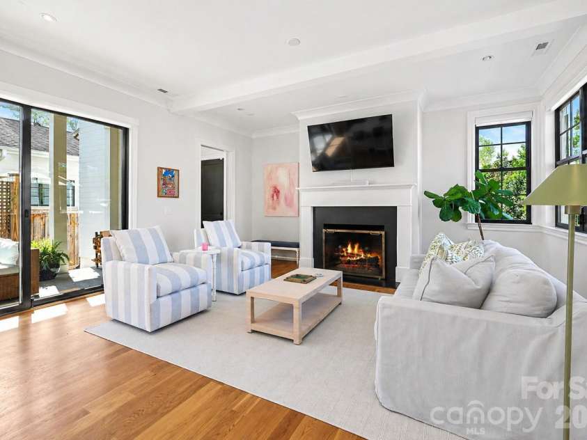 187 Canterbury Road, Charlotte, NC 28211.  MLS# CAR4375412, YatesRealty ID 33781. 