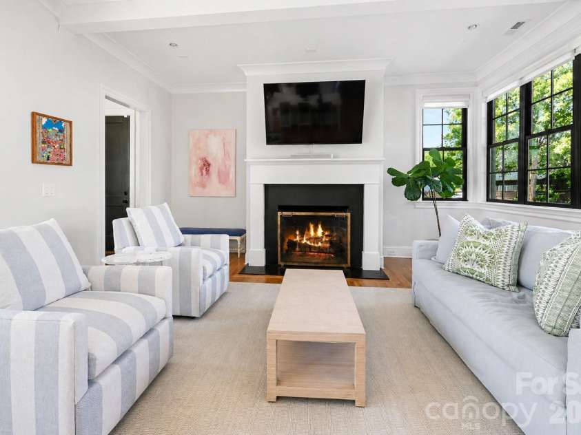 187 Canterbury Road, Charlotte, NC 28211.  MLS# CAR4375412, YatesRealty ID 33781. 