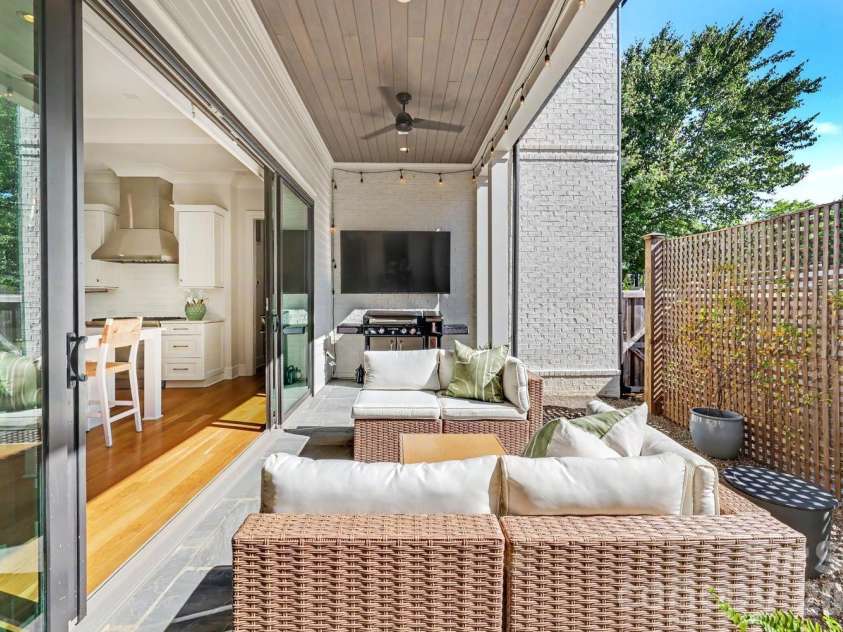 187 Canterbury Road, Charlotte, NC 28211.  MLS# CAR4375412, YatesRealty ID 33781. 