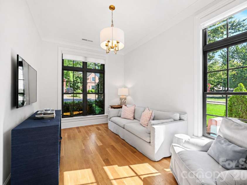 187 Canterbury Road, Charlotte, NC 28211.  MLS# CAR4375412, YatesRealty ID 33781. 