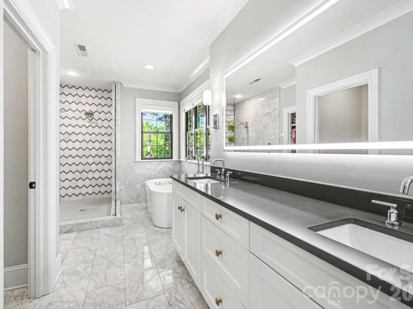 187 Canterbury Road, Charlotte, NC 28211.  MLS# CAR4375412, YatesRealty ID 33781. 
