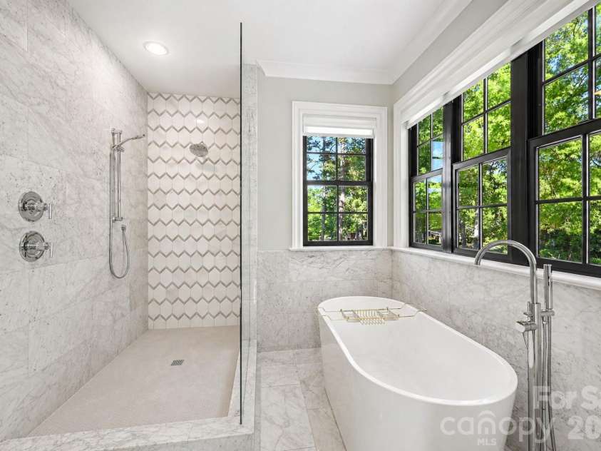 187 Canterbury Road, Charlotte, NC 28211.  MLS# CAR4375412, YatesRealty ID 33781. 