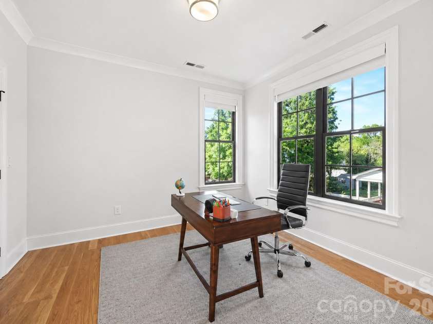 187 Canterbury Road, Charlotte, NC 28211.  MLS# CAR4375412, YatesRealty ID 33781. 