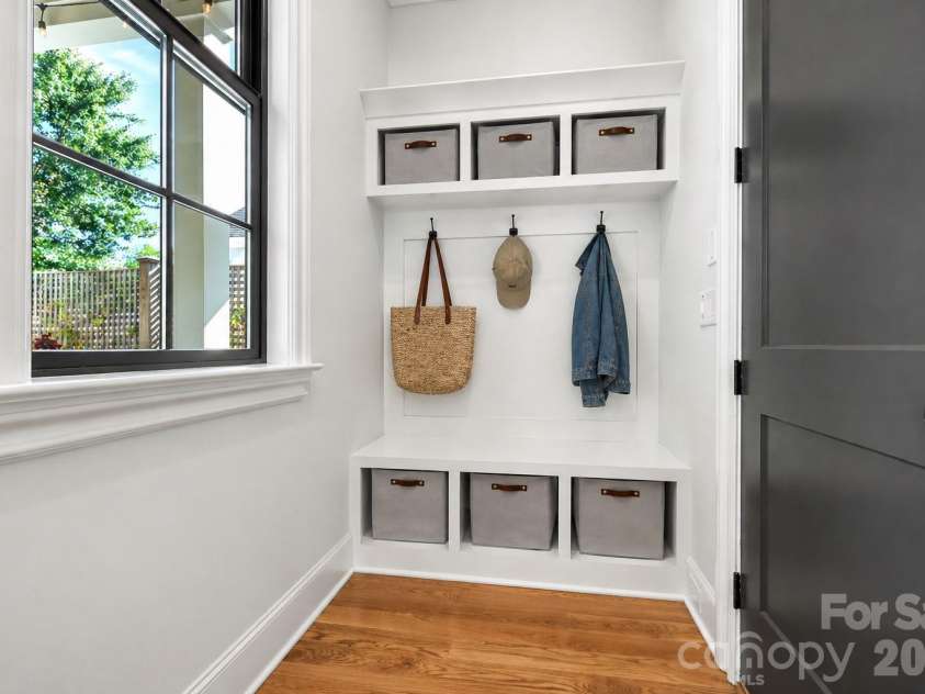 187 Canterbury Road, Charlotte, NC 28211.  MLS# CAR4375412, YatesRealty ID 33781. 