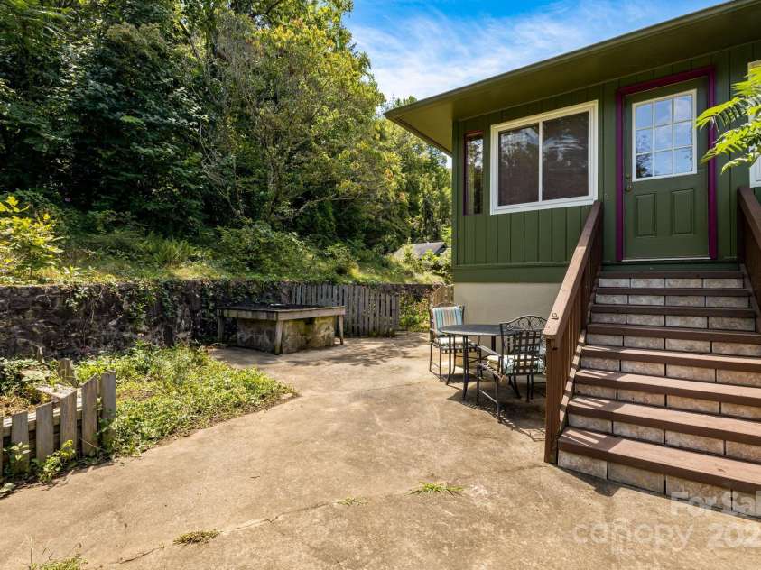 1115 Bee Tree Road, Swannanoa, NC 28778.  MLS# CAR4293504, YatesRealty ID 33782. 