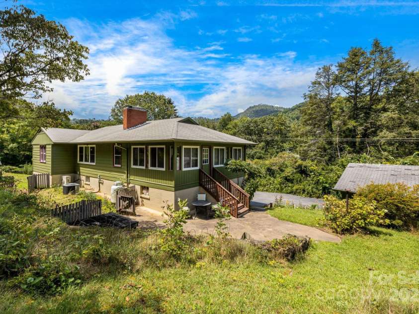 1115 Bee Tree Road, Swannanoa, NC 28778.  MLS# CAR4293504, YatesRealty ID 33782. 