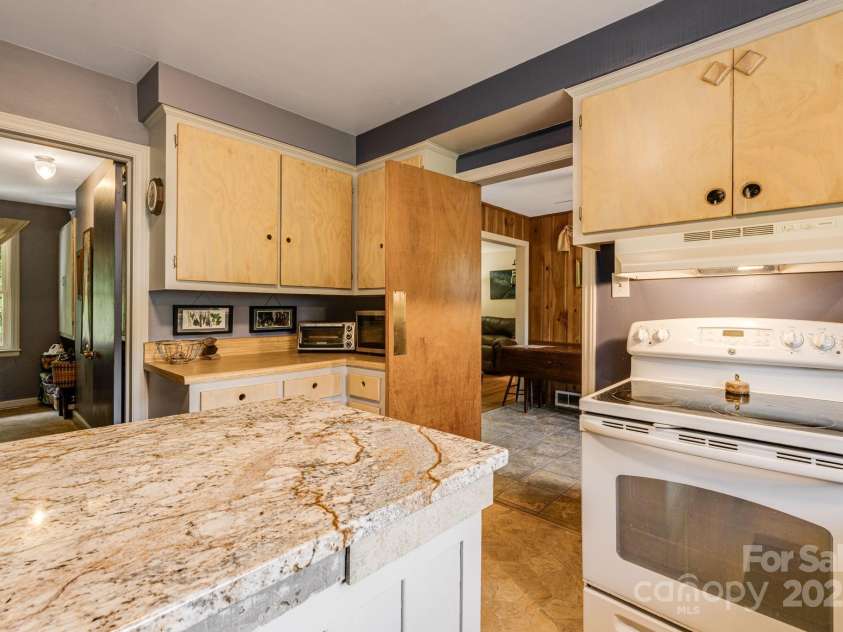 1115 Bee Tree Road, Swannanoa, NC 28778.  MLS# CAR4293504, YatesRealty ID 33782. Kitchen