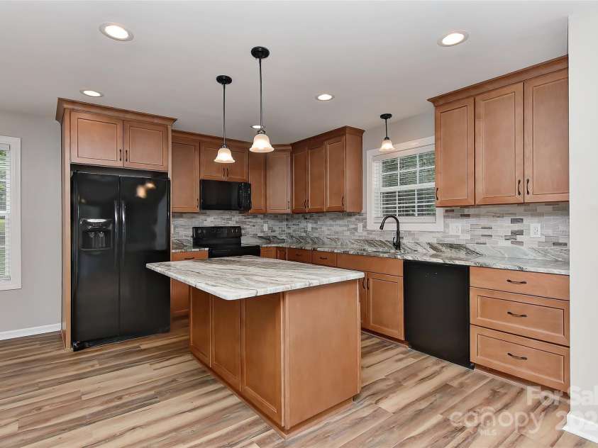 8056 Hunley Ridge Road, Matthews, NC 28104.  MLS# CAR4293751, YatesRealty ID 33783. 