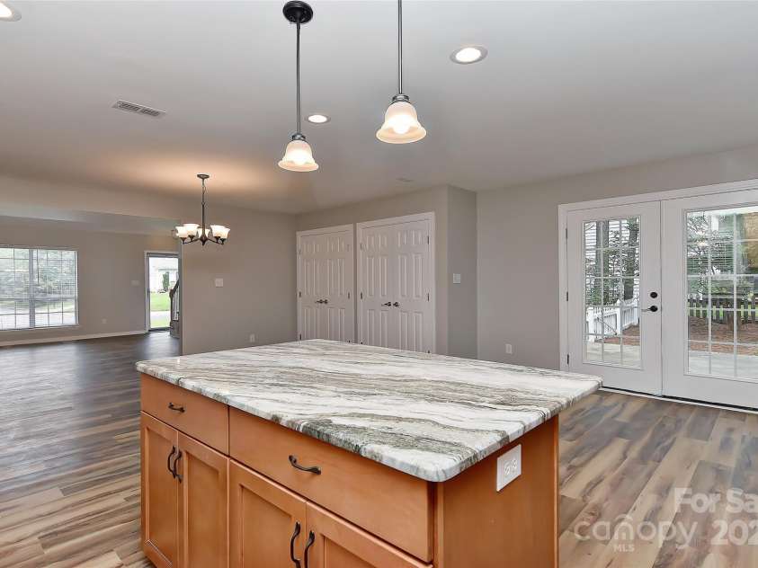 8056 Hunley Ridge Road, Matthews, NC 28104.  MLS# CAR4293751, YatesRealty ID 33783. 