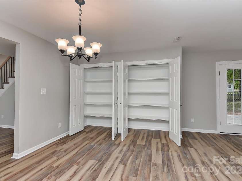 8056 Hunley Ridge Road, Matthews, NC 28104.  MLS# CAR4293751, YatesRealty ID 33783. 