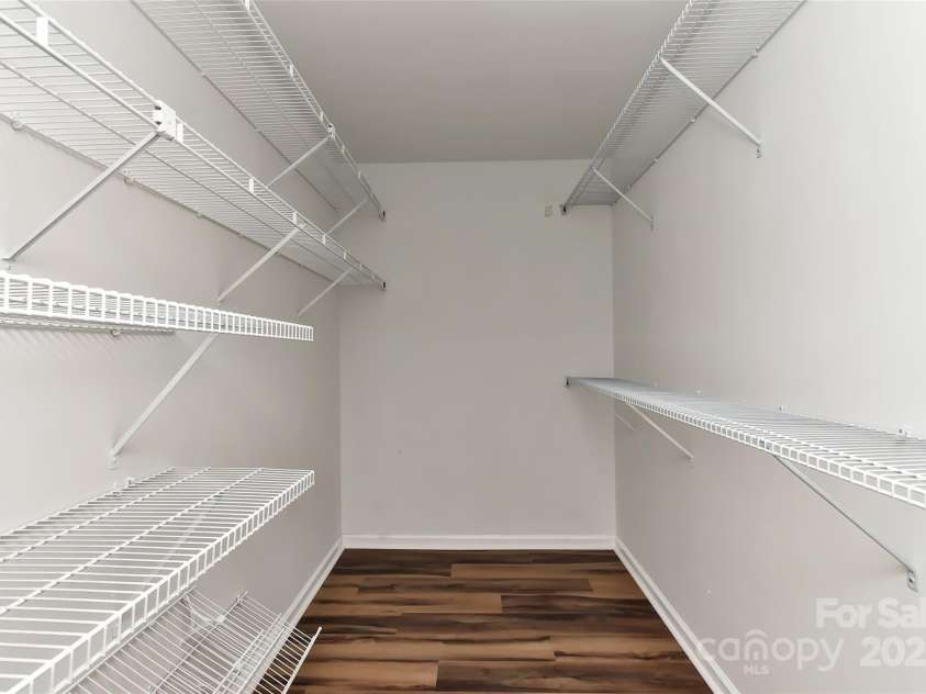 8056 Hunley Ridge Road, Matthews, NC 28104.  MLS# CAR4293751, YatesRealty ID 33783. 