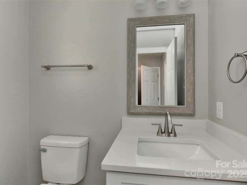 8056 Hunley Ridge Road, Matthews, NC 28104.  MLS# CAR4293751, YatesRealty ID 33783. 