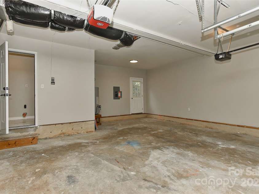 8056 Hunley Ridge Road, Matthews, NC 28104.  MLS# CAR4293751, YatesRealty ID 33783. 