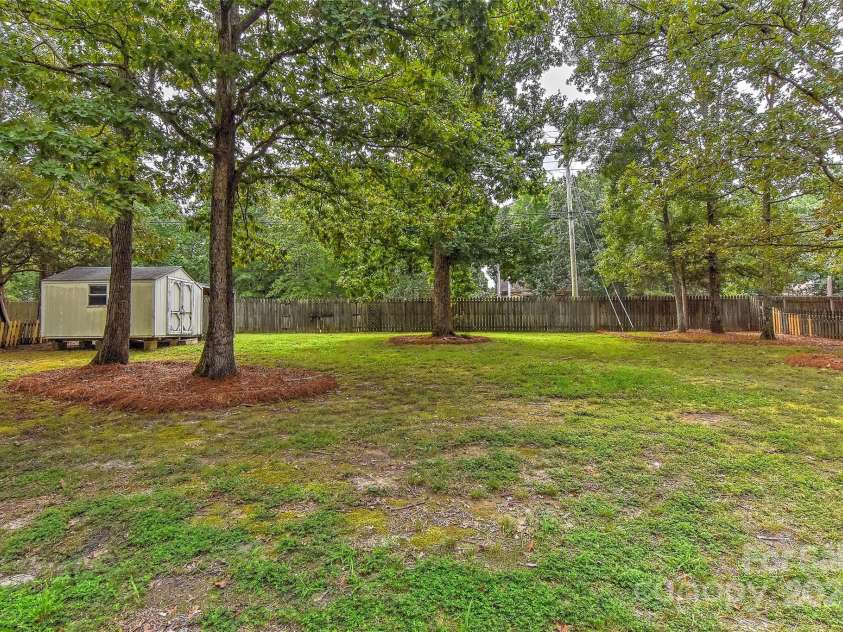 8056 Hunley Ridge Road, Matthews, NC 28104.  MLS# CAR4293751, YatesRealty ID 33783. 