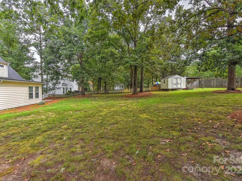 8056 Hunley Ridge Road, Matthews, NC 28104.  MLS# CAR4293751, YatesRealty ID 33783. 
