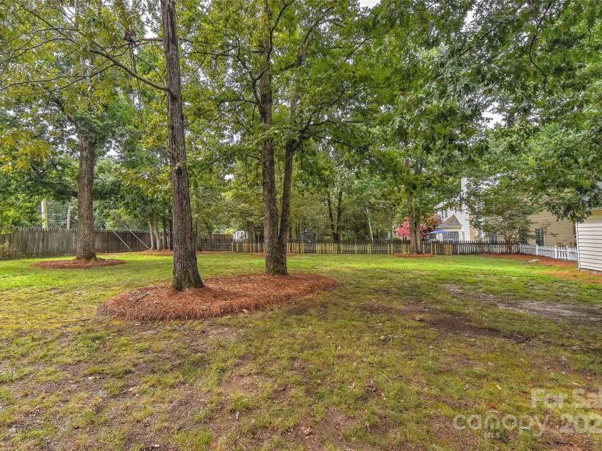 8056 Hunley Ridge Road, Matthews, NC 28104.  MLS# CAR4293751, YatesRealty ID 33783. 