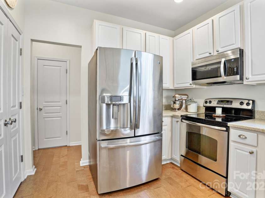 10636 Secret Garden Lane, Charlotte, NC 28214.  MLS# CAR4293373, YatesRealty ID 33785. Kitchen with open views to dining and family room