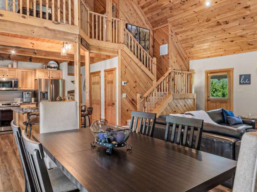 59 Canoe Creek Drive, Tuckasegee, NC 28783.  MLS# CAR4396318, YatesRealty ID 33786. Spacious dining area
