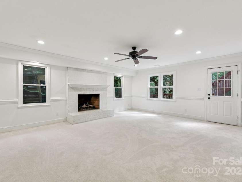 6911 Chatford Lane, Charlotte, NC 28210.  MLS# CAR4293595, YatesRealty ID 33786. Basement/Recreation Room