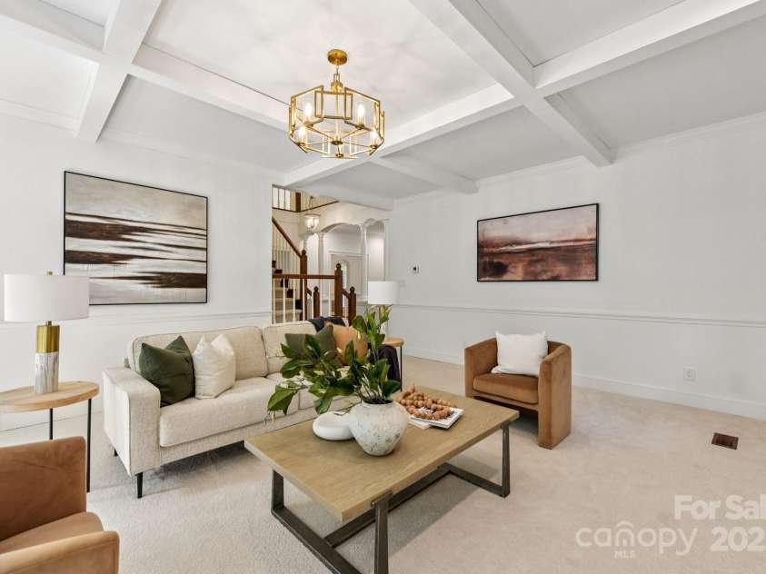 6911 Chatford Lane, Charlotte, NC 28210.  MLS# CAR4293595, YatesRealty ID 33786. Family Room