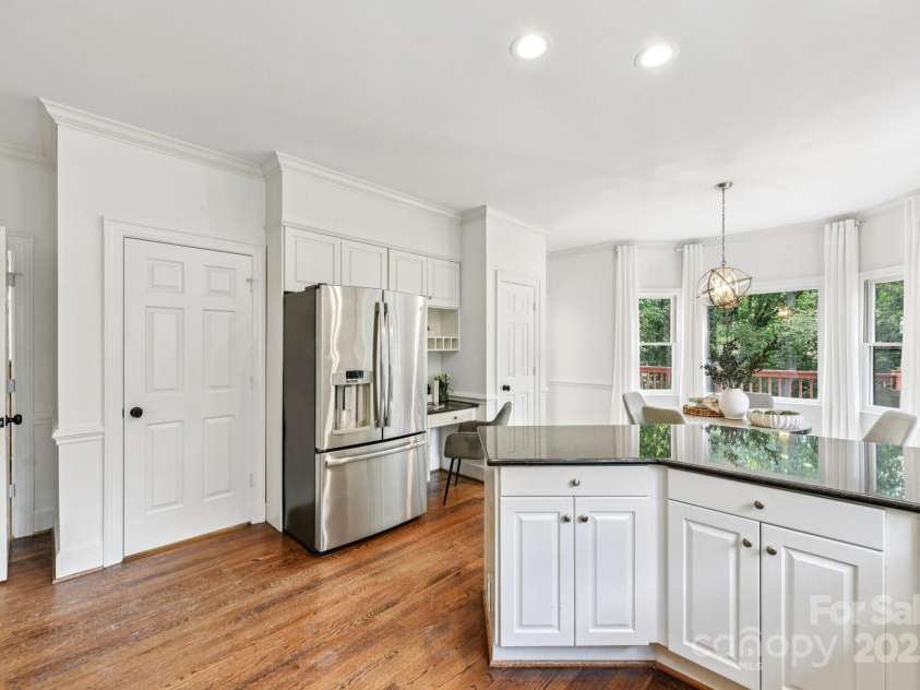 6911 Chatford Lane, Charlotte, NC 28210.  MLS# CAR4293595, YatesRealty ID 33786. Kitchen/Pantry