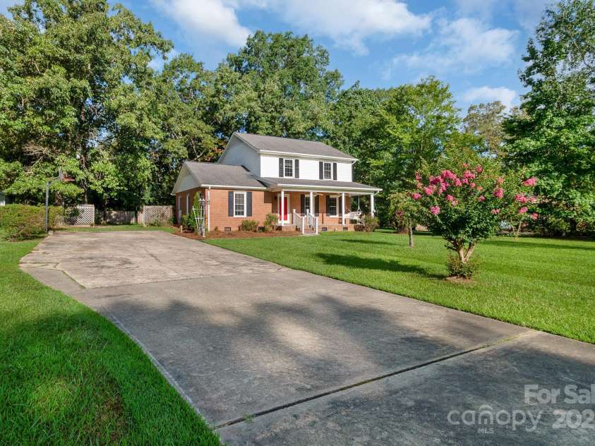 2470 Country Club Drive, Lancaster, SC 29720.  MLS# CAR4286357, YatesRealty ID 33787. 