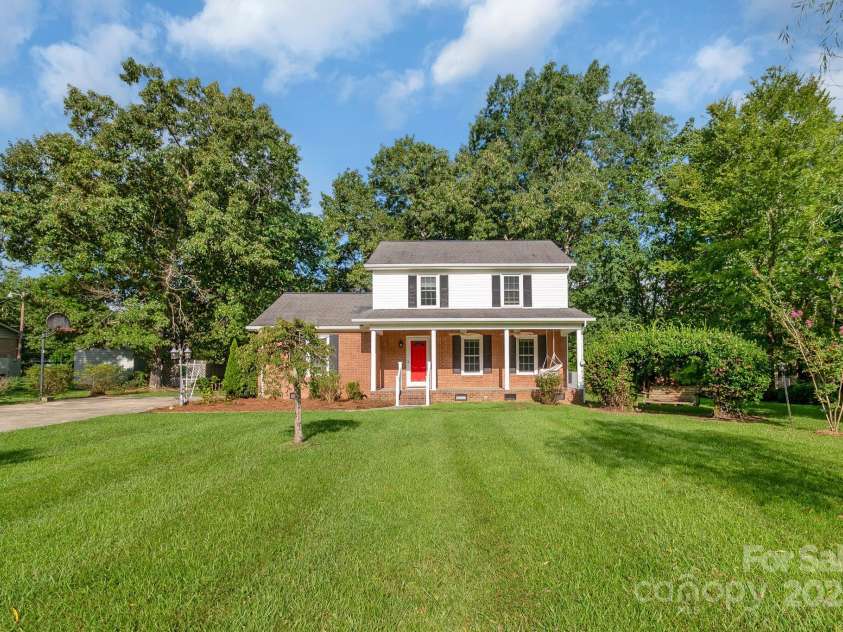 2470 Country Club Drive, Lancaster, SC 29720.  MLS# CAR4286357, YatesRealty ID 33787. 
