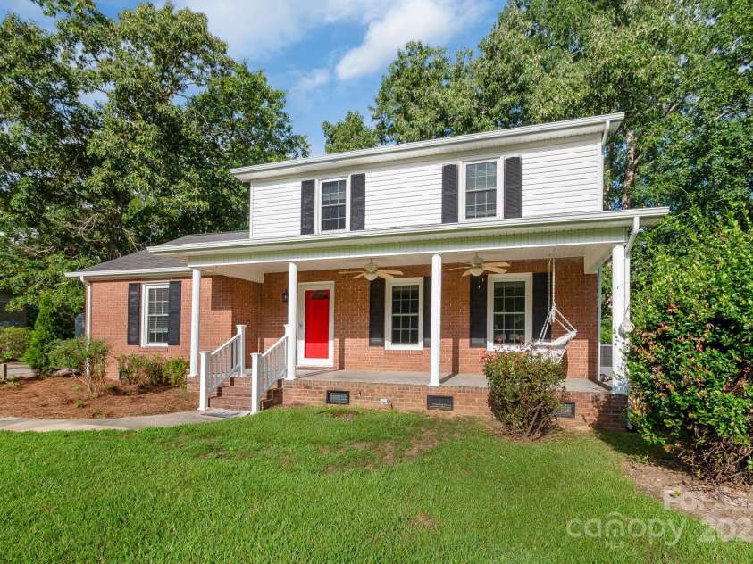 2470 Country Club Drive, Lancaster, SC 29720.  MLS# CAR4286357, YatesRealty ID 33787. 