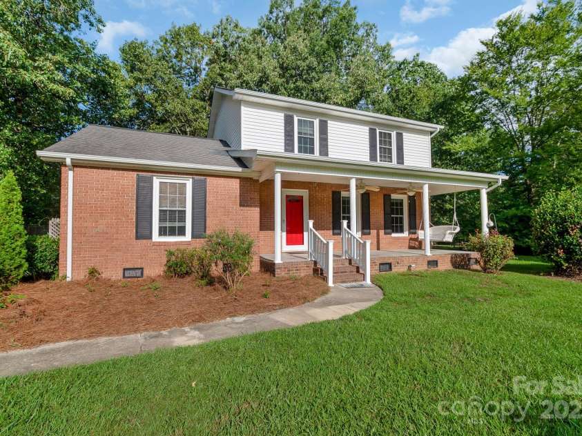 2470 Country Club Drive, Lancaster, SC 29720.  MLS# CAR4286357, YatesRealty ID 33787. 