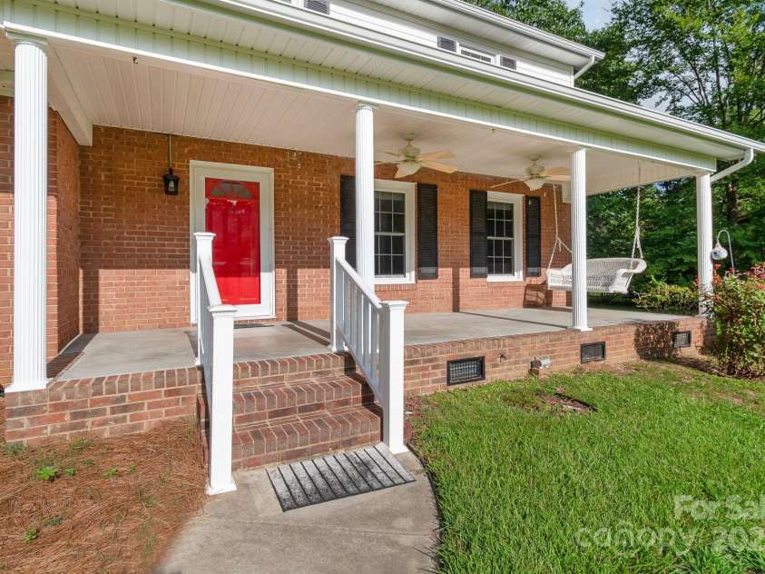 2470 Country Club Drive, Lancaster, SC 29720.  MLS# CAR4286357, YatesRealty ID 33787. 