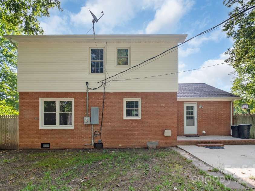2470 Country Club Drive, Lancaster, SC 29720.  MLS# CAR4286357, YatesRealty ID 33787. 