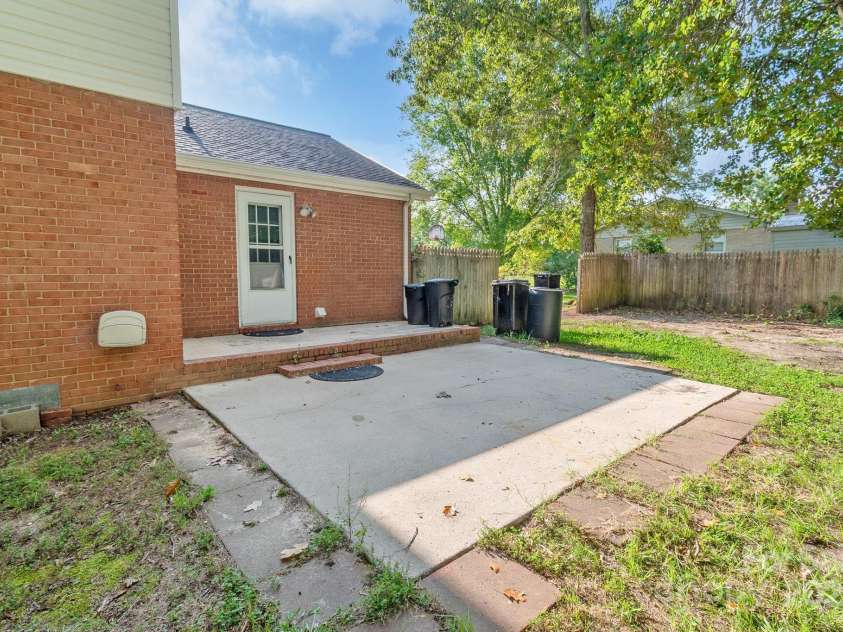 2470 Country Club Drive, Lancaster, SC 29720.  MLS# CAR4286357, YatesRealty ID 33787. 