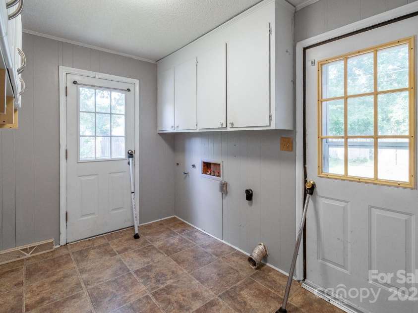 2470 Country Club Drive, Lancaster, SC 29720.  MLS# CAR4286357, YatesRealty ID 33787. 