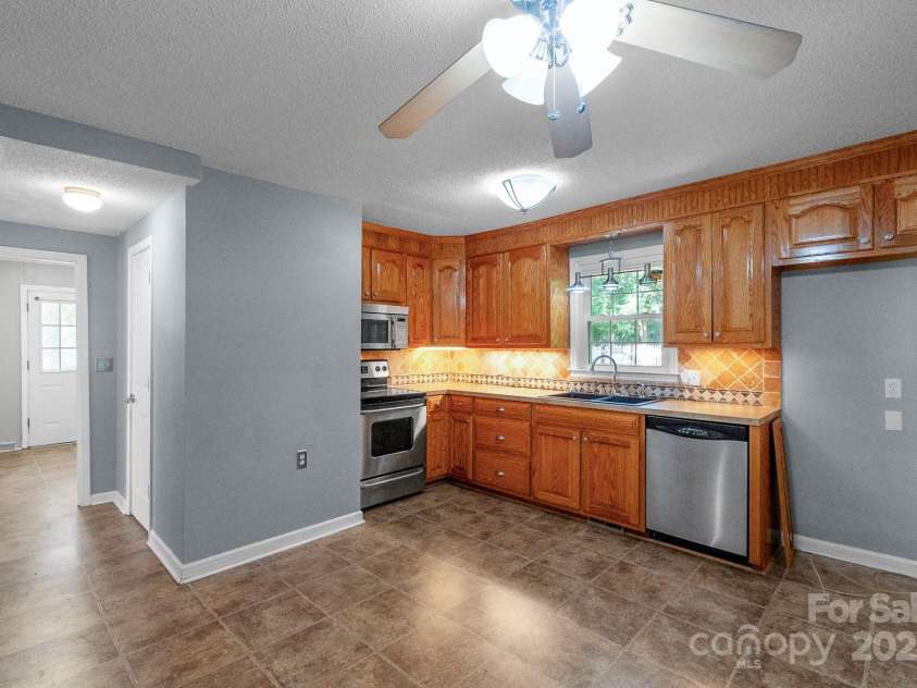 2470 Country Club Drive, Lancaster, SC 29720.  MLS# CAR4286357, YatesRealty ID 33787. 