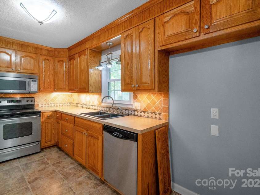2470 Country Club Drive, Lancaster, SC 29720.  MLS# CAR4286357, YatesRealty ID 33787. 