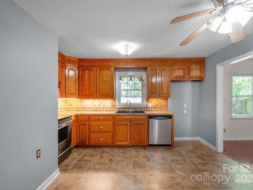 2470 Country Club Drive, Lancaster, SC 29720.  MLS# CAR4286357, YatesRealty ID 33787. 