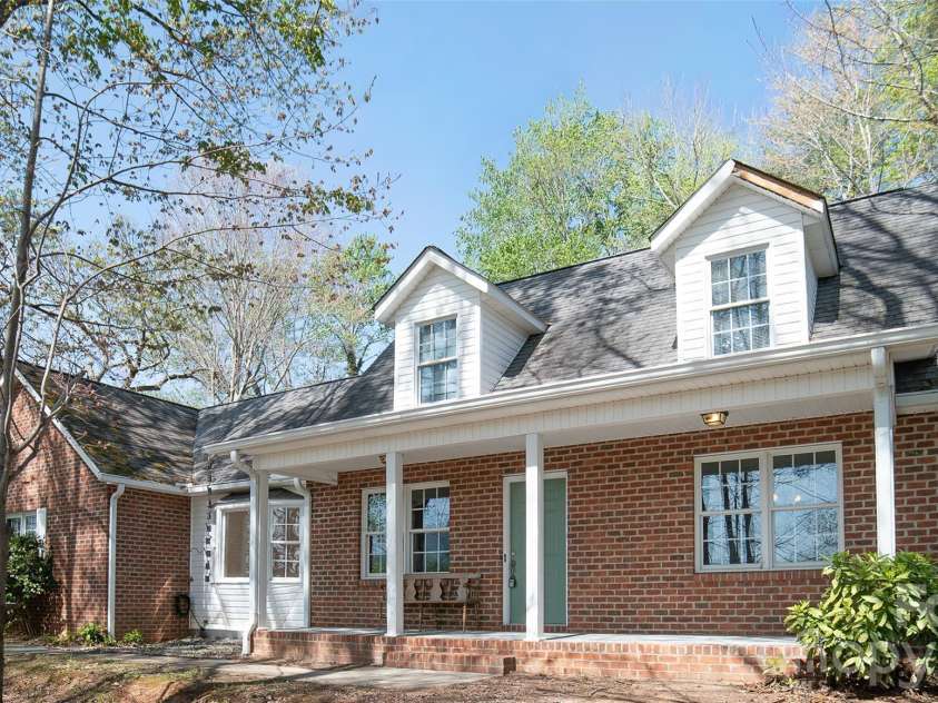 1421 Windsor Street, Lenoir, NC 28645.  MLS# CAR4372001, YatesRealty ID 33788. Front proch