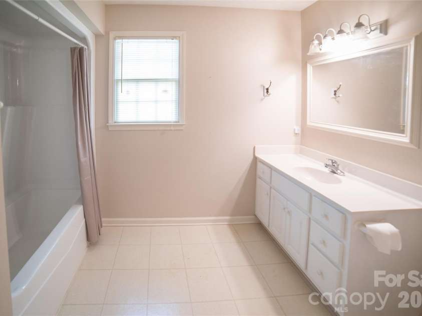 1421 Windsor Street, Lenoir, NC 28645.  MLS# CAR4372001, YatesRealty ID 33788. Full bath upper level