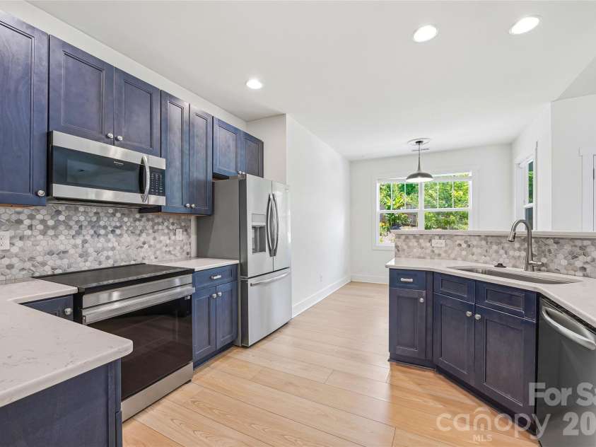 97 Spence Drive, Hendersonville, NC 28739.  MLS# CAR4389691, YatesRealty ID 33789. 