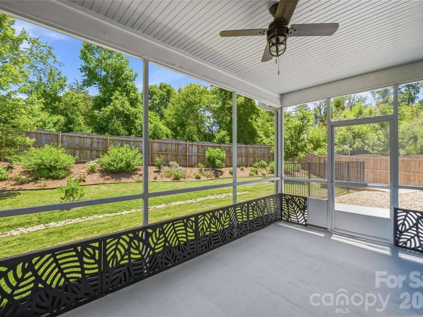 97 Spence Drive, Hendersonville, NC 28739.  MLS# CAR4389691, YatesRealty ID 33789. 