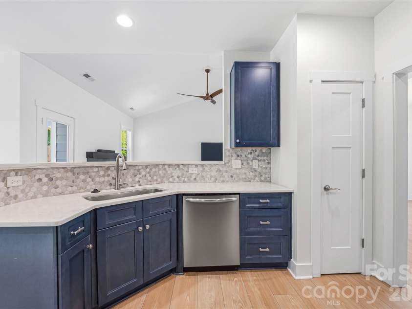 97 Spence Drive, Hendersonville, NC 28739.  MLS# CAR4389691, YatesRealty ID 33789. 