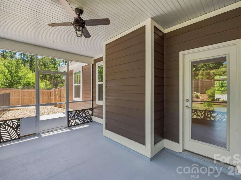 97 Spence Drive, Hendersonville, NC 28739.  MLS# CAR4389691, YatesRealty ID 33789. 