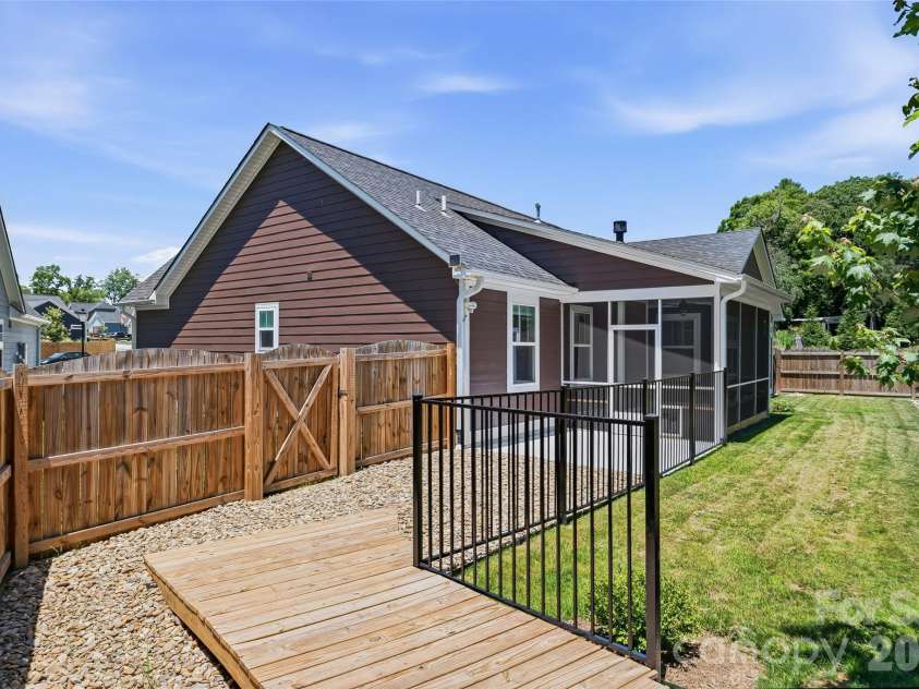 97 Spence Drive, Hendersonville, NC 28739.  MLS# CAR4389691, YatesRealty ID 33789. 