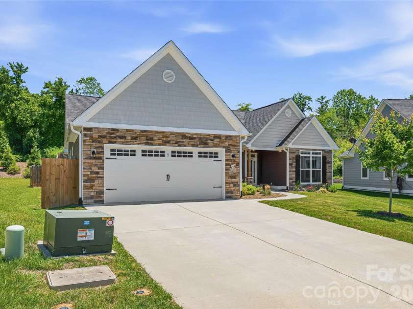97 Spence Drive, Hendersonville, NC 28739.  MLS# CAR4389691, YatesRealty ID 33789. 