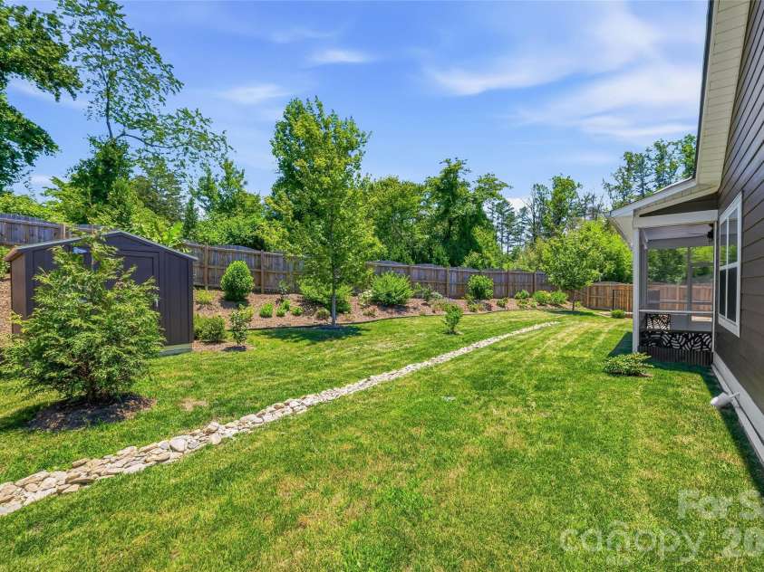 97 Spence Drive, Hendersonville, NC 28739.  MLS# CAR4389691, YatesRealty ID 33789. 